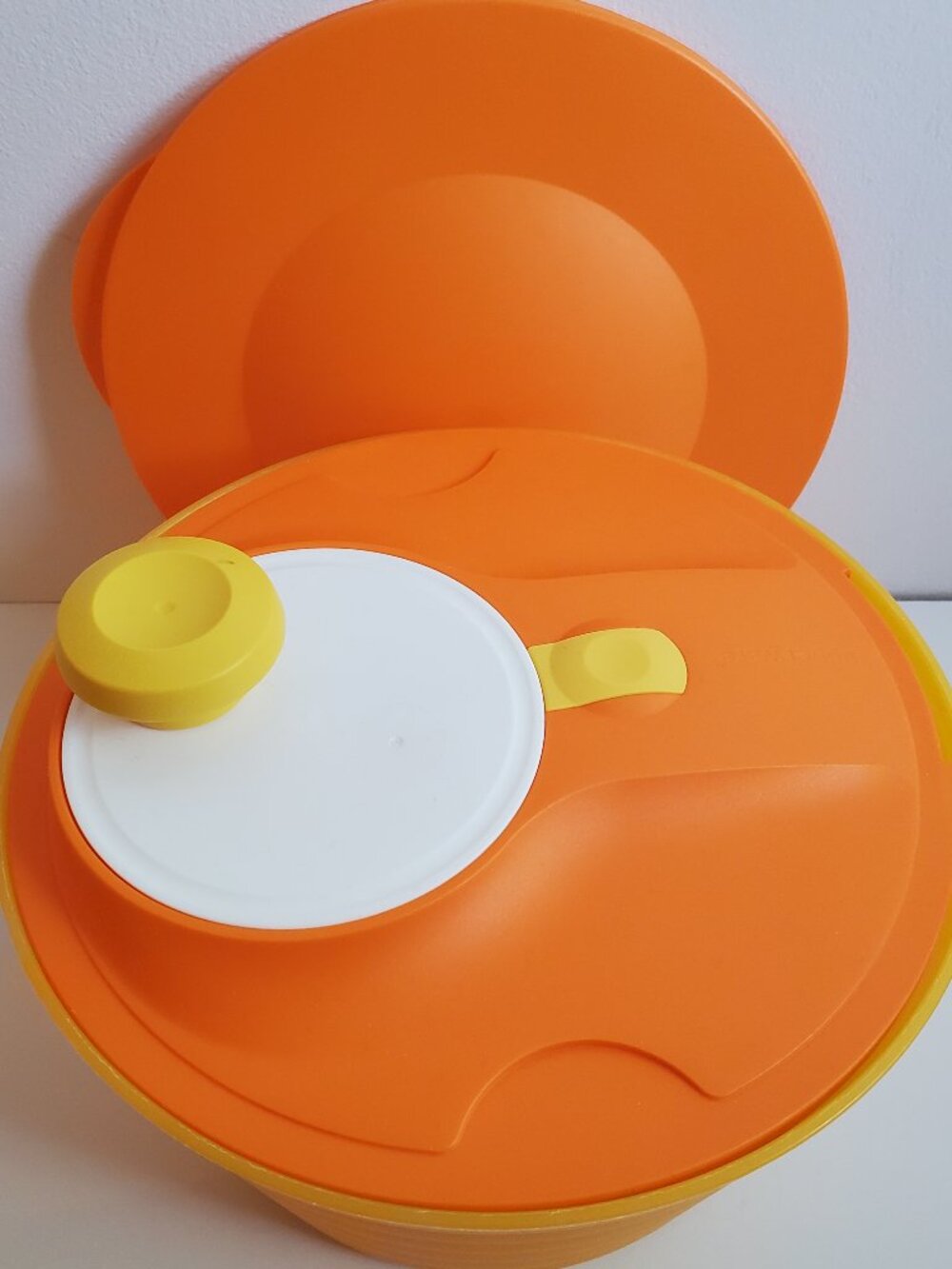 Tupperware Orange Spin N Save Salad Spinner Serving Bowl w/Lid COMPLETE